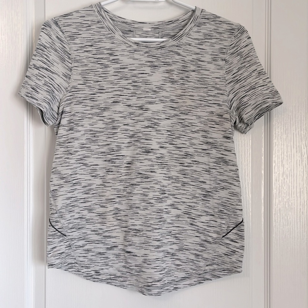 LULULEMON TSHIRT